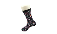 Сместите устойчивые носки черноты напечатанные 3Д с длинной белой упругостью лоска удобной